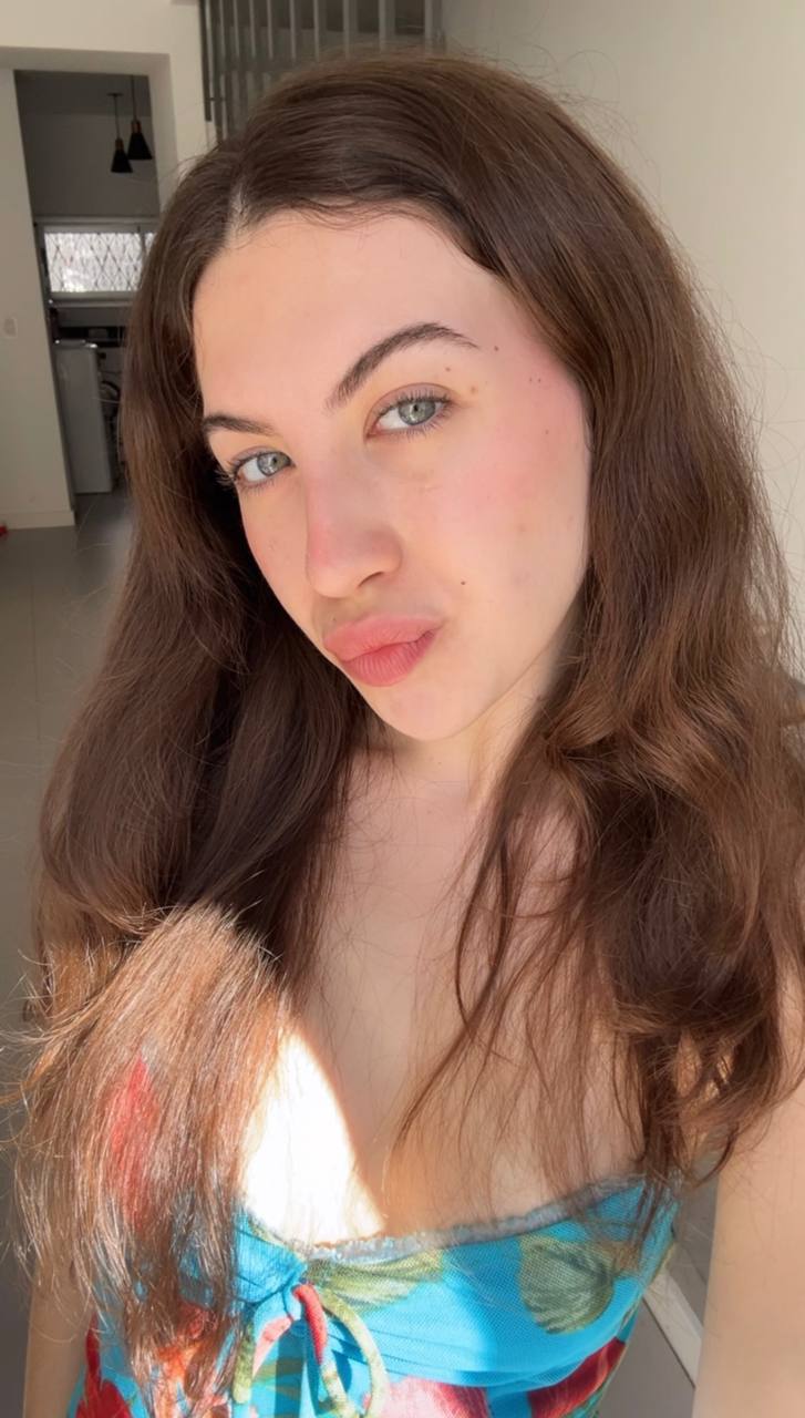 Nude girl Amber in Dookie di Cascias