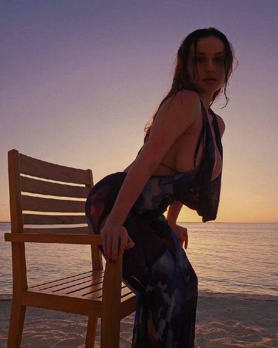 Sexy girl Miranda Faith nude in Dookie di Cascias