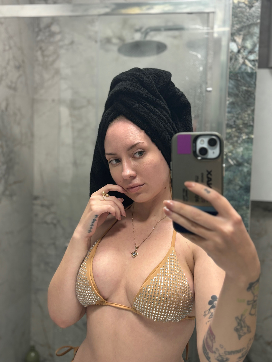 Nude girl KateV in Dookie di Cascias