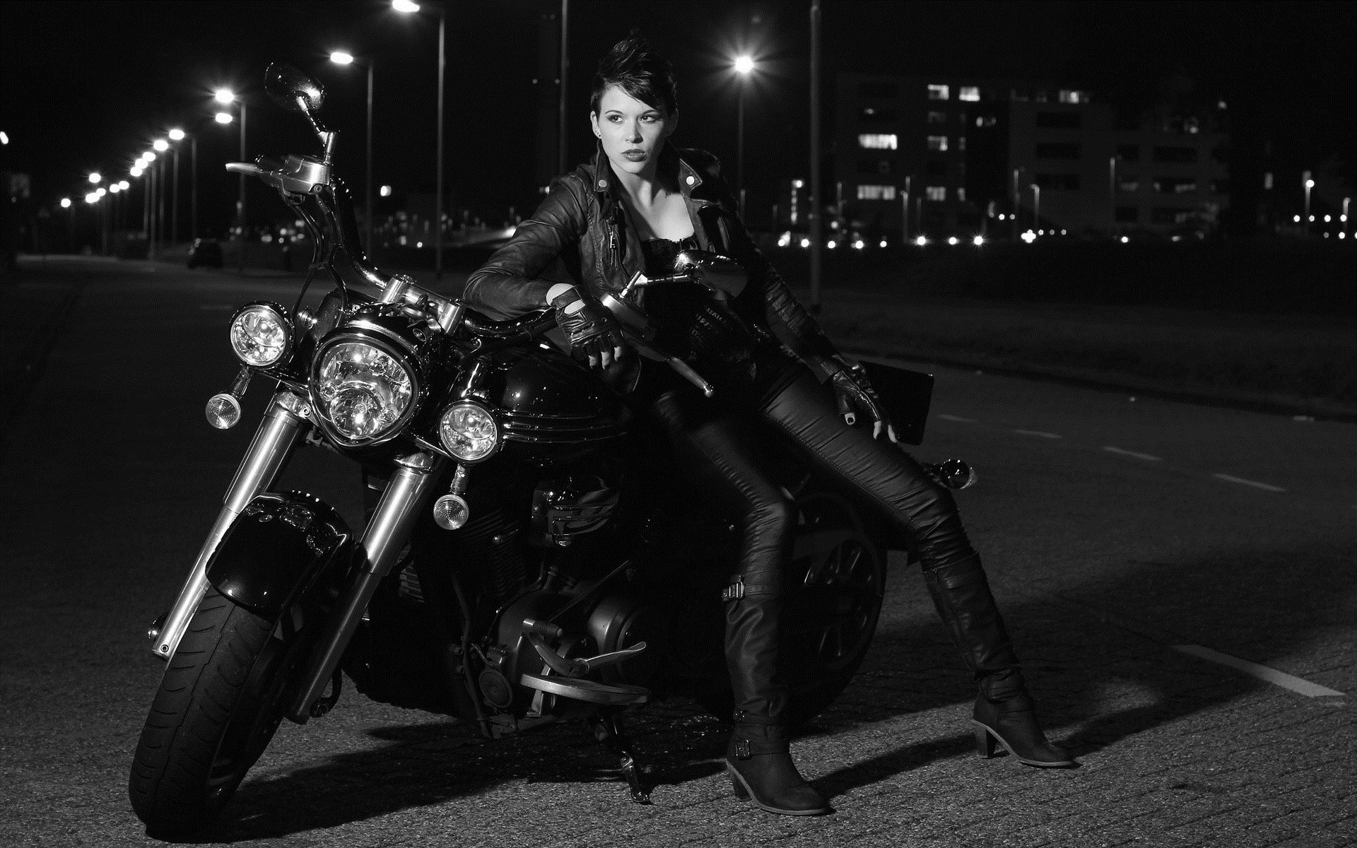 Photo Beautiful girls and motorcycles in Dookie di Cascias