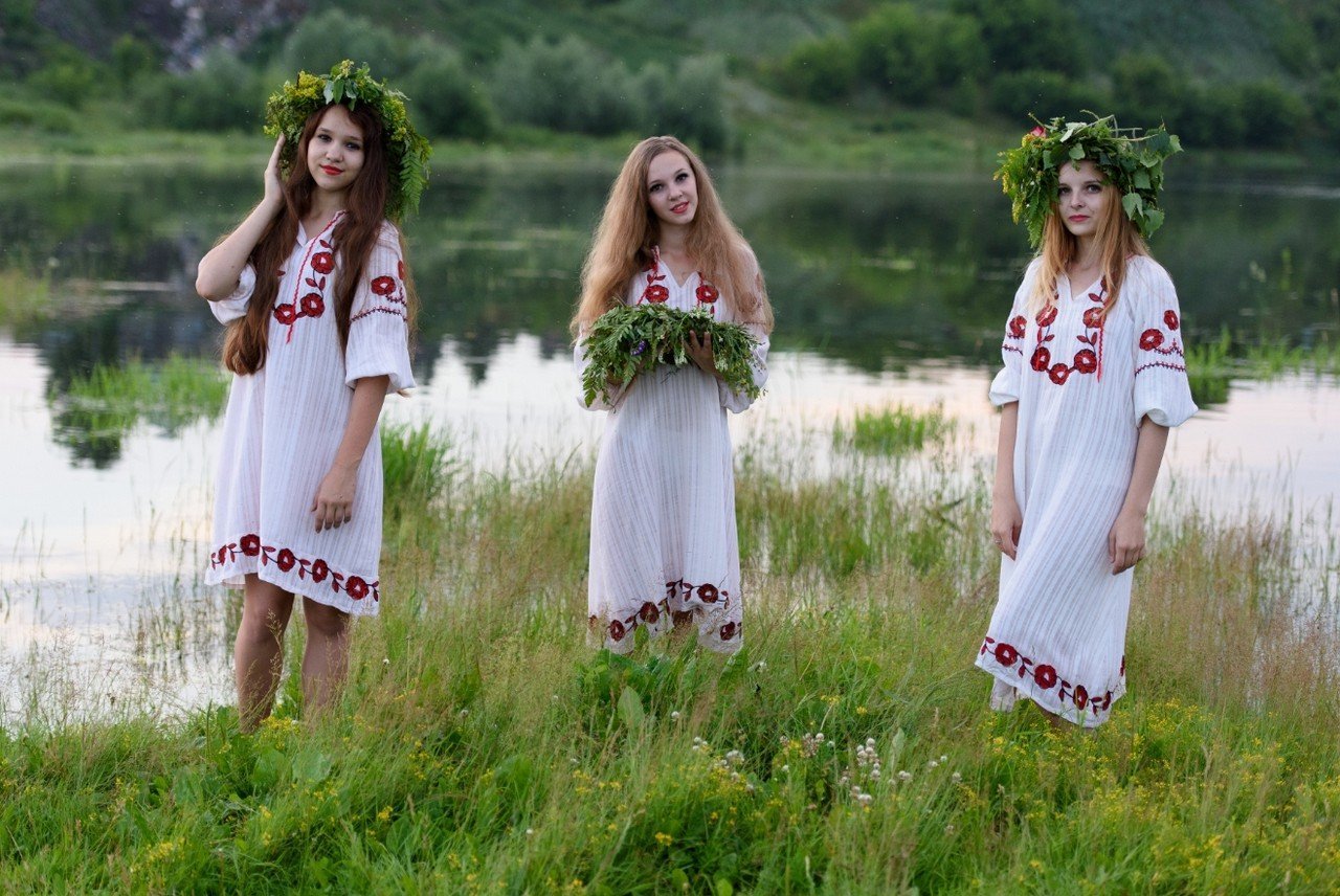 Slavic women in Dookie di Cascias
