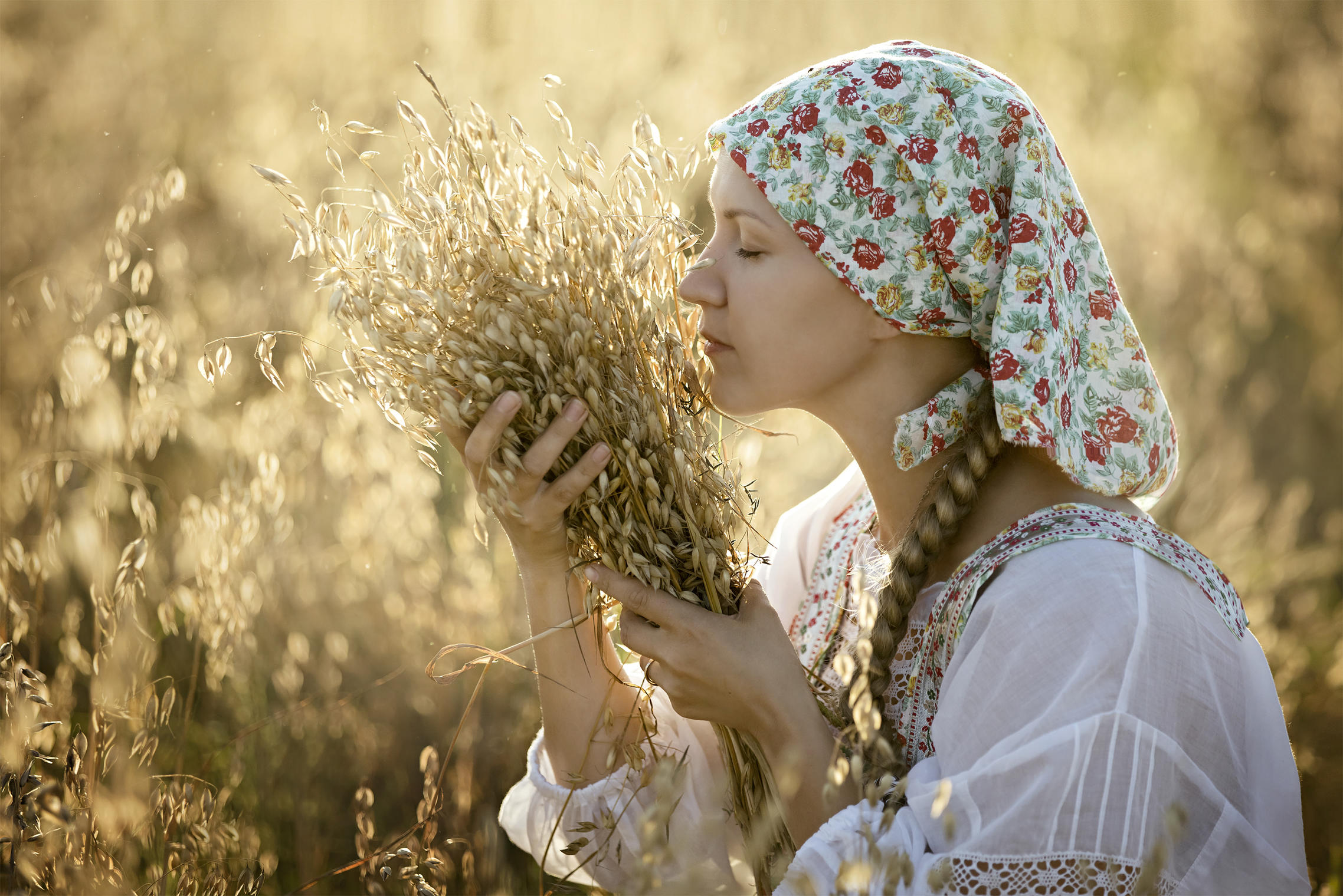 Photo Women in Slavic costumes in Dookie di Cascias