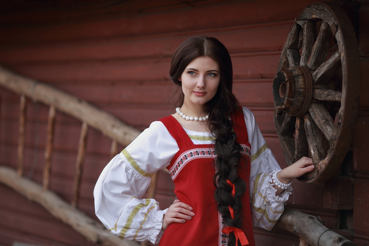 Girls in Slavic costumes in Dookie di Cascias