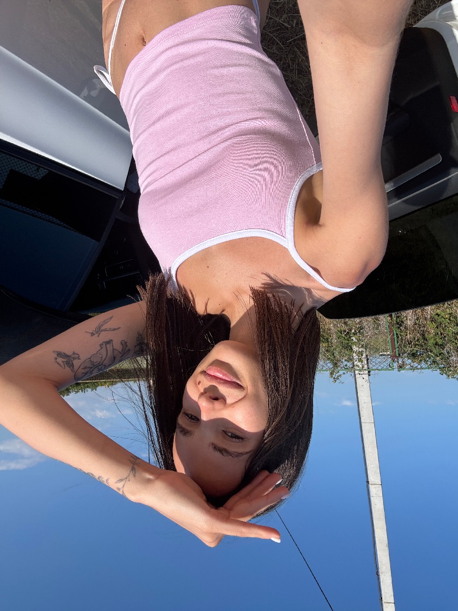 Sexy model Tina in Dookie di Cascias